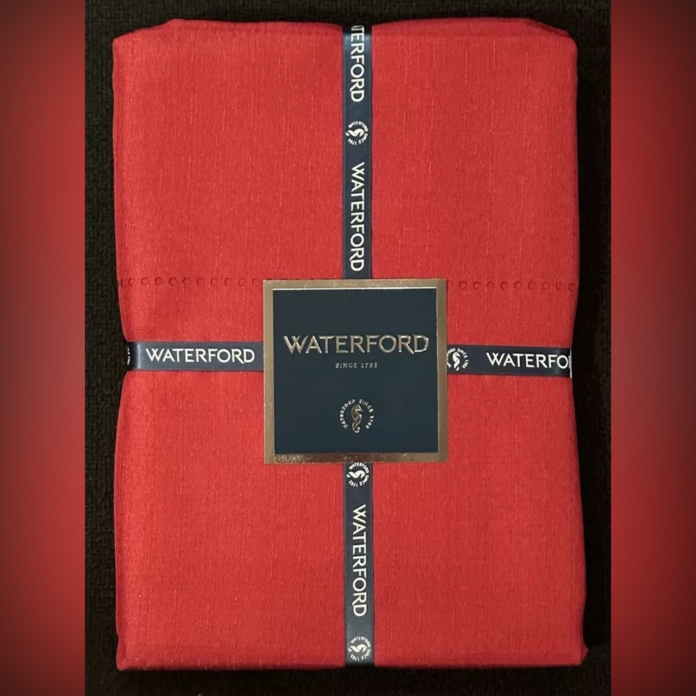 NEW 70 X 84 WATERFORD CRYSTAL CO. LUXURY TABLECLOTH RED CHRISTMAS HOLIDAYS